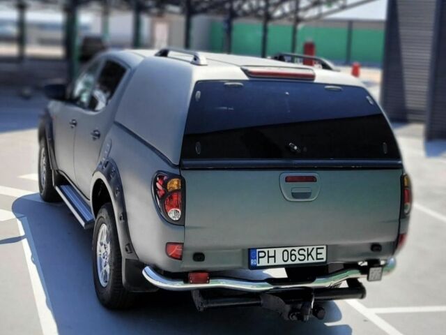 Серый Мицубиси Л 200, объемом двигателя 2 л и пробегом 244 тыс. км за 3600 $, фото 1 на Automoto.ua