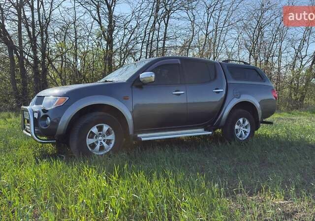 Серый Мицубиси Л 200, объемом двигателя 2.48 л и пробегом 234 тыс. км за 13000 $, фото 14 на Automoto.ua