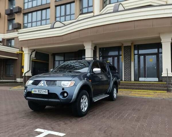 Сірий Міцубісі Л 200, об'ємом двигуна 2.5 л та пробігом 300 тис. км за 12300 $, фото 17 на Automoto.ua