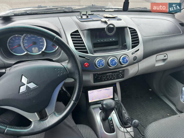 Серый Мицубиси Л 200, объемом двигателя 0 л и пробегом 250 тыс. км за 14999 $, фото 8 на Automoto.ua