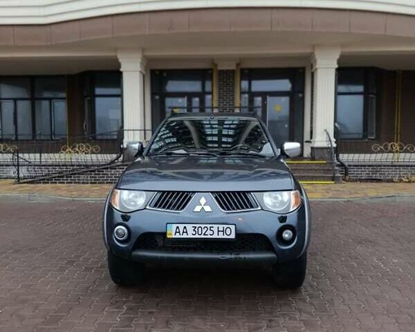 Сірий Міцубісі Л 200, об'ємом двигуна 2.5 л та пробігом 300 тис. км за 12300 $, фото 2 на Automoto.ua