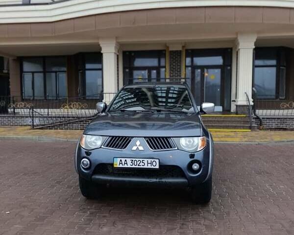 Сірий Міцубісі Л 200, об'ємом двигуна 2.5 л та пробігом 300 тис. км за 12300 $, фото 8 на Automoto.ua