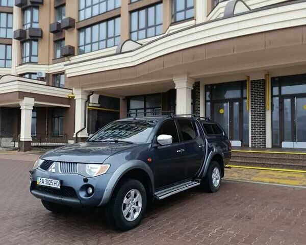 Сірий Міцубісі Л 200, об'ємом двигуна 2.5 л та пробігом 300 тис. км за 12300 $, фото 14 на Automoto.ua