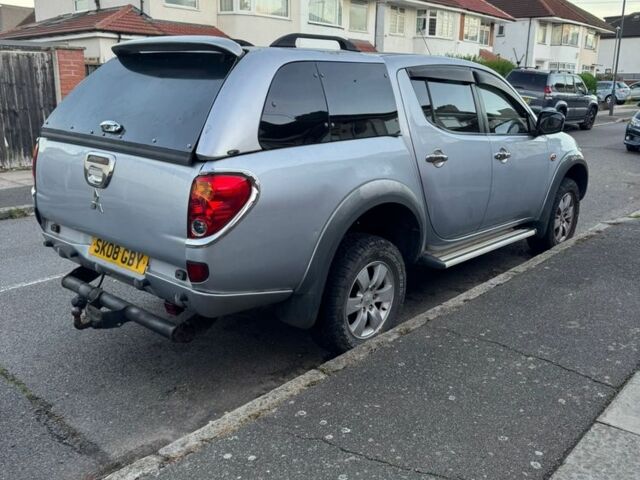 Серый Мицубиси Л 200, объемом двигателя 2.5 л и пробегом 116 тыс. км за 6384 $, фото 2 на Automoto.ua