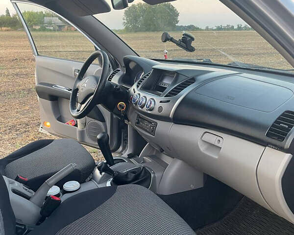 Міцубісі Л 200 2008 у Глобино на Automoto.ua Сірий Міцубісі Л 200, об'ємом двигуна 2.48 л та пробігом 113 тис. км за 15000 $, фото 12 на Automoto.ua