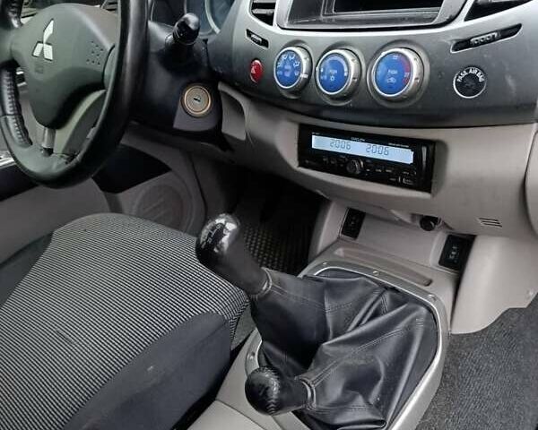 Сірий Міцубісі Л 200, об'ємом двигуна 2.5 л та пробігом 300 тис. км за 12300 $, фото 40 на Automoto.ua