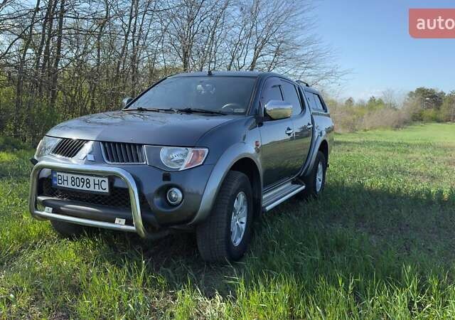 Серый Мицубиси Л 200, объемом двигателя 2.48 л и пробегом 234 тыс. км за 13000 $, фото 8 на Automoto.ua