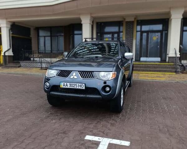 Сірий Міцубісі Л 200, об'ємом двигуна 2.5 л та пробігом 300 тис. км за 12300 $, фото 16 на Automoto.ua