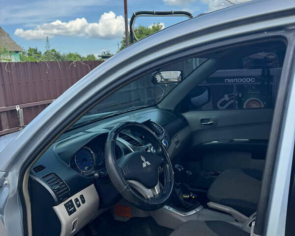 Мицубиси Л 200 2008 в Киеве на Automoto.ua Серый Мицубиси Л 200, объемом двигателя 2.4 л и пробегом 310 тыс. км за 11900 $, фото 19 на Automoto.ua