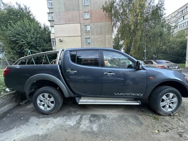 Сірий Міцубісі Л 200, об'ємом двигуна 2.5 л та пробігом 250 тис. км за 6500 $, фото 2 на Automoto.ua