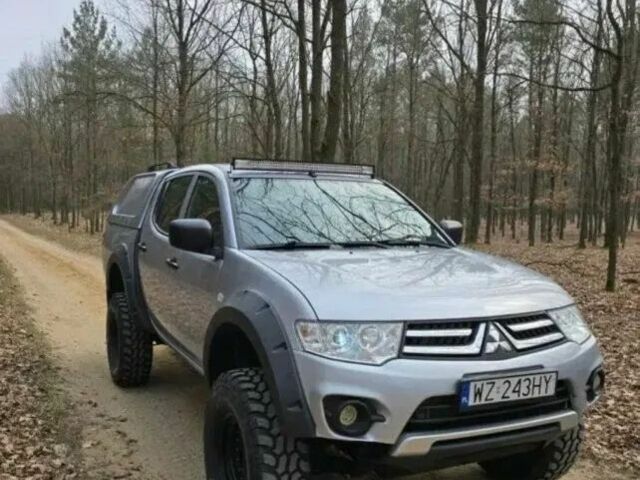 Сірий Міцубісі Л 200, об'ємом двигуна 2.5 л та пробігом 245 тис. км за 3999 $, фото 1 на Automoto.ua