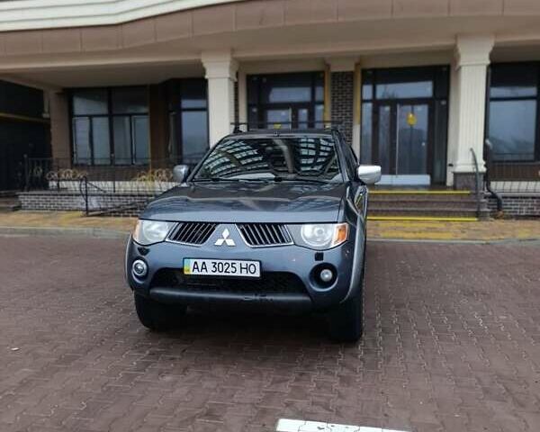 Сірий Міцубісі Л 200, об'ємом двигуна 2.5 л та пробігом 300 тис. км за 12300 $, фото 5 на Automoto.ua