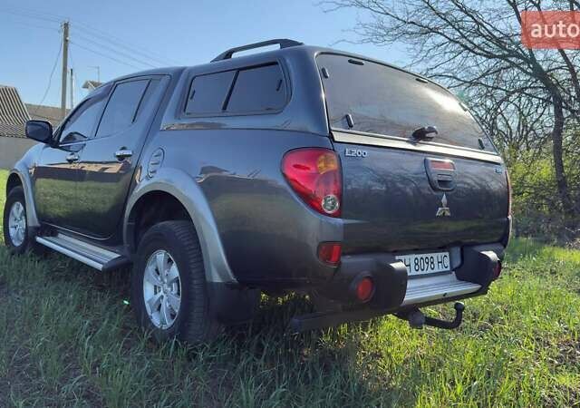 Серый Мицубиси Л 200, объемом двигателя 2.48 л и пробегом 234 тыс. км за 13000 $, фото 18 на Automoto.ua