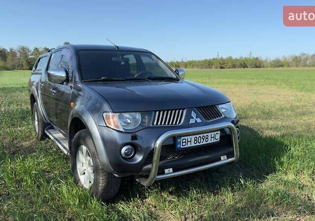 Серый Мицубиси Л 200, объемом двигателя 2.48 л и пробегом 234 тыс. км за 13000 $, фото 26 на Automoto.ua