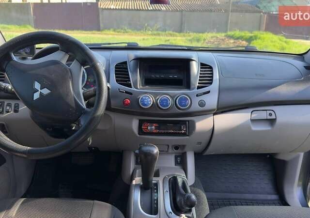 Серый Мицубиси Л 200, объемом двигателя 2.48 л и пробегом 234 тыс. км за 13000 $, фото 32 на Automoto.ua