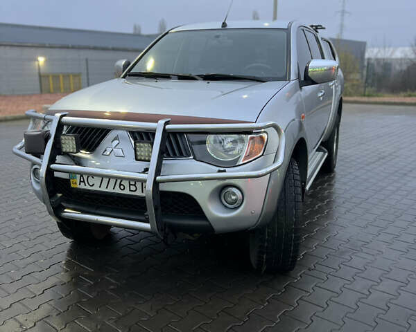 Сірий Міцубісі Л 200, об'ємом двигуна 2.48 л та пробігом 236 тис. км за 15400 $, фото 2 на Automoto.ua