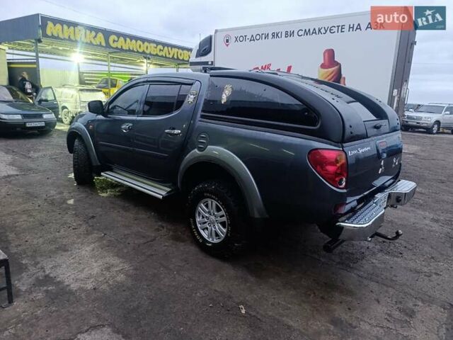 Серый Мицубиси Л 200, объемом двигателя 2.48 л и пробегом 270 тыс. км за 12500 $, фото 3 на Automoto.ua