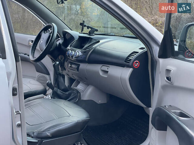 Міцубісі Л 200 2008 у Житомирі на Automoto.ua Сірий Міцубісі Л 200, об'ємом двигуна 2.48 л та пробігом 316 тис. км за 13000 $, фото 10 на Automoto.ua