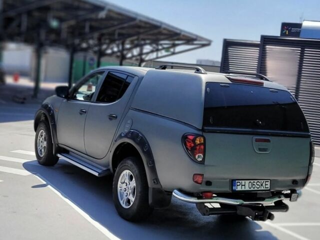 Серый Мицубиси Л 200, объемом двигателя 2 л и пробегом 244 тыс. км за 3600 $, фото 6 на Automoto.ua