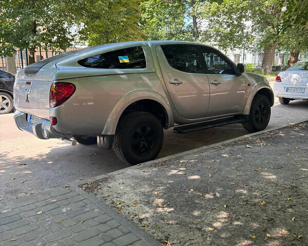 Мицубиси Л 200 2008 в Киеве на Automoto.ua Серый Мицубиси Л 200, объемом двигателя 2.4 л и пробегом 310 тыс. км за 11900 $, фото 1 на Automoto.ua