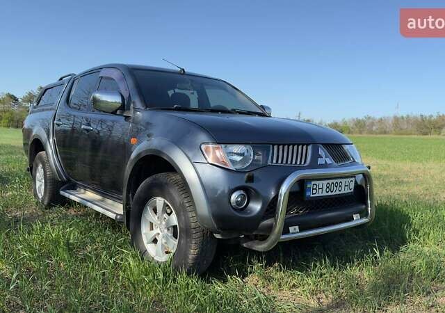 Серый Мицубиси Л 200, объемом двигателя 2.48 л и пробегом 234 тыс. км за 13000 $, фото 23 на Automoto.ua