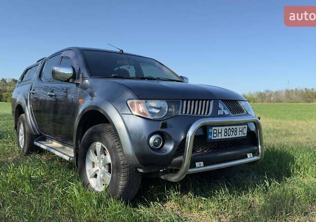 Серый Мицубиси Л 200, объемом двигателя 2.48 л и пробегом 234 тыс. км за 13000 $, фото 25 на Automoto.ua