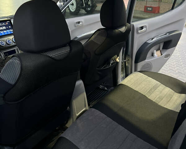 Сірий Міцубісі Л 200, об'ємом двигуна 2.48 л та пробігом 236 тис. км за 15400 $, фото 16 на Automoto.ua