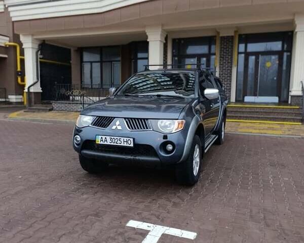 Сірий Міцубісі Л 200, об'ємом двигуна 2.5 л та пробігом 300 тис. км за 12300 $, фото 12 на Automoto.ua