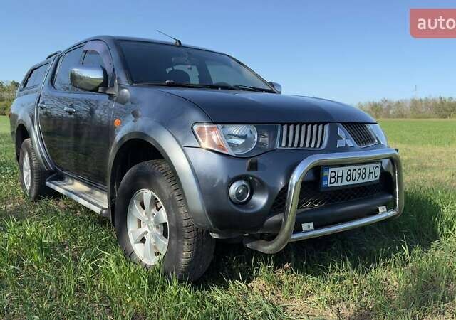 Серый Мицубиси Л 200, объемом двигателя 2.48 л и пробегом 234 тыс. км за 13000 $, фото 24 на Automoto.ua