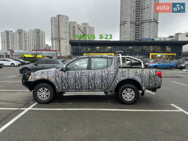 Серый Мицубиси Л 200, объемом двигателя 0 л и пробегом 250 тыс. км за 14999 $, фото 1 на Automoto.ua