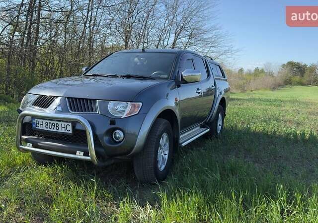 Серый Мицубиси Л 200, объемом двигателя 2.48 л и пробегом 234 тыс. км за 13000 $, фото 9 на Automoto.ua