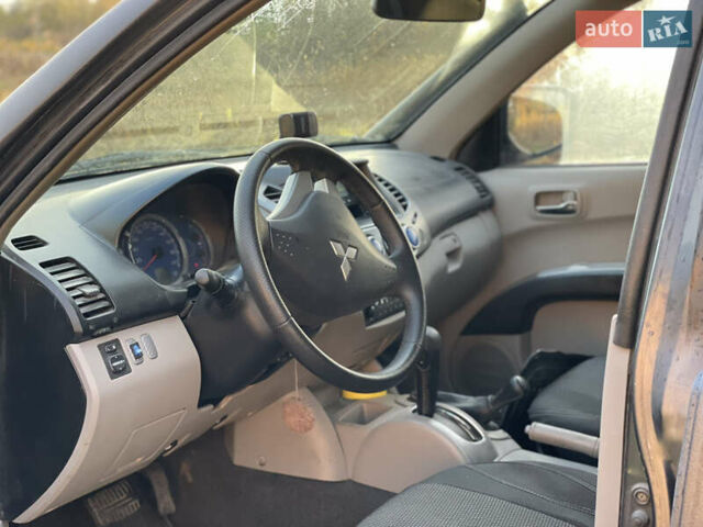 Міцубісі Л 200 2008 у Житомирі на Automoto.ua Сірий Міцубісі Л 200, об'ємом двигуна 2.48 л та пробігом 273 тис. км за 10800 $, фото 9 на Automoto.ua