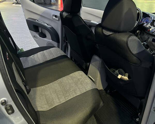 Сірий Міцубісі Л 200, об'ємом двигуна 2.48 л та пробігом 236 тис. км за 15400 $, фото 18 на Automoto.ua