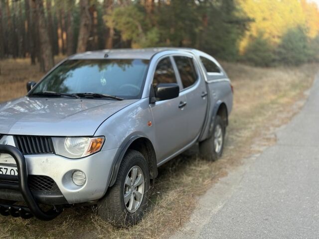 Міцубісі Л 200 2008 у Изюме на Automoto.ua Сірий Міцубісі Л 200, об'ємом двигуна 0 л та пробігом 268 тис. км за 9800 $, фото 1 на Automoto.ua