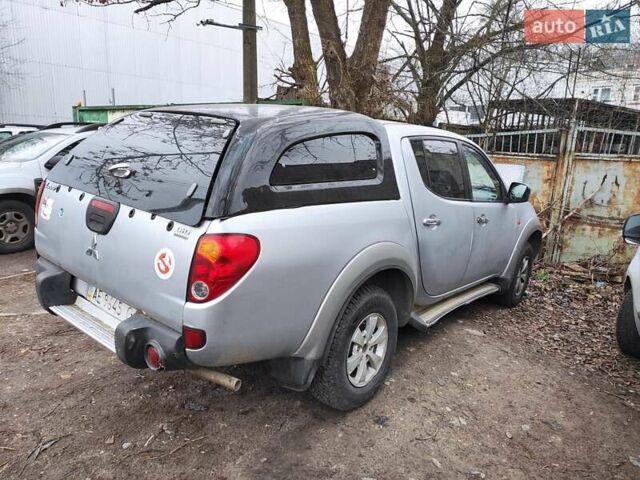 Сірий Міцубісі Л 200, об'ємом двигуна 2.48 л та пробігом 601 тис. км за 7000 $, фото 4 на Automoto.ua