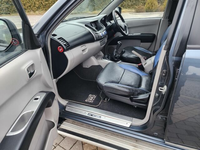 Сірий Міцубісі Л 200, об'ємом двигуна 2.5 л та пробігом 141 тис. км за 8153 $, фото 17 на Automoto.ua