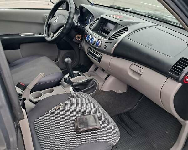 Міцубісі Л 200 2008 у Києві на Automoto.ua Сірий Міцубісі Л 200, об'ємом двигуна 2.5 л та пробігом 198 тис. км за 13000 $, фото 23 на Automoto.ua