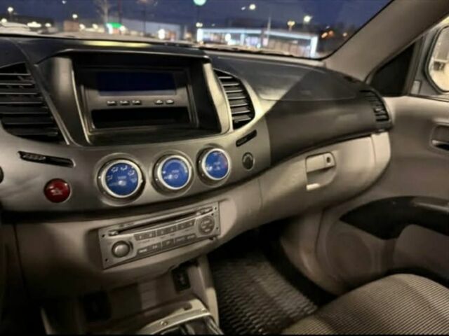 Серый Мицубиси Л 200, объемом двигателя 0 л и пробегом 238 тыс. км за 6200 $, фото 3 на Automoto.ua