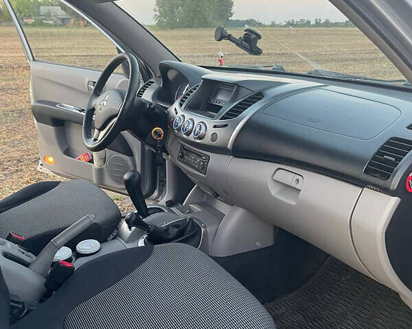 Міцубісі Л 200 2008 у Глобино на Automoto.ua Сірий Міцубісі Л 200, об'ємом двигуна 2.48 л та пробігом 113 тис. км за 15000 $, фото 11 на Automoto.ua