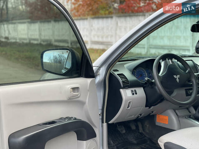 Міцубісі Л 200 2008 у Житомирі на Automoto.ua Сірий Міцубісі Л 200, об'ємом двигуна 2.48 л та пробігом 268 тис. км за 11300 $, фото 8 на Automoto.ua