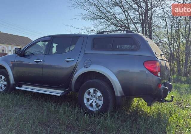 Серый Мицубиси Л 200, объемом двигателя 2.48 л и пробегом 234 тыс. км за 13000 $, фото 16 на Automoto.ua