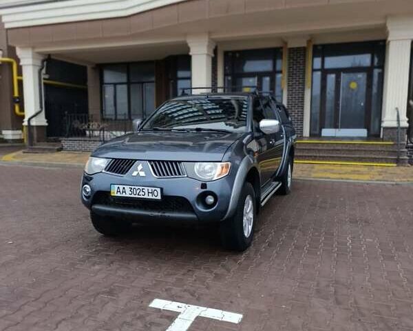 Сірий Міцубісі Л 200, об'ємом двигуна 2.5 л та пробігом 300 тис. км за 12300 $, фото 20 на Automoto.ua