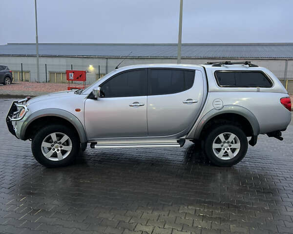 Сірий Міцубісі Л 200, об'ємом двигуна 2.48 л та пробігом 236 тис. км за 15400 $, фото 4 на Automoto.ua