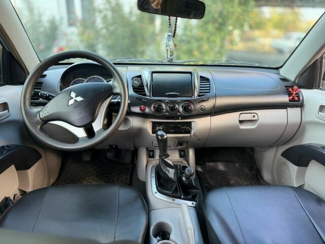 Міцубісі Л 200 2008 у Изюме на Automoto.ua Сірий Міцубісі Л 200, об'ємом двигуна 0 л та пробігом 268 тис. км за 9800 $, фото 6 на Automoto.ua