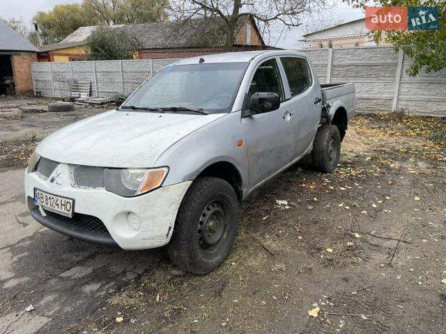 Сірий Міцубісі Л 200, об'ємом двигуна 2.48 л та пробігом 250 тис. км за 7500 $, фото 3 на Automoto.ua