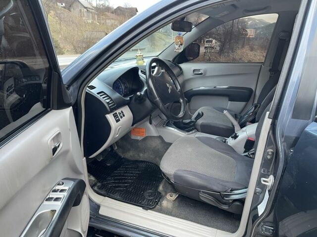 Сірий Міцубісі Л 200, об'ємом двигуна 2.5 л та пробігом 376 тис. км за 12400 $, фото 9 на Automoto.ua