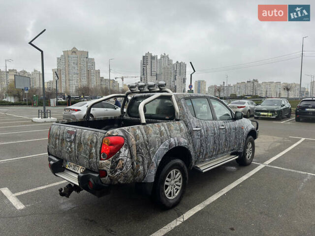 Серый Мицубиси Л 200, объемом двигателя 0 л и пробегом 250 тыс. км за 14999 $, фото 4 на Automoto.ua