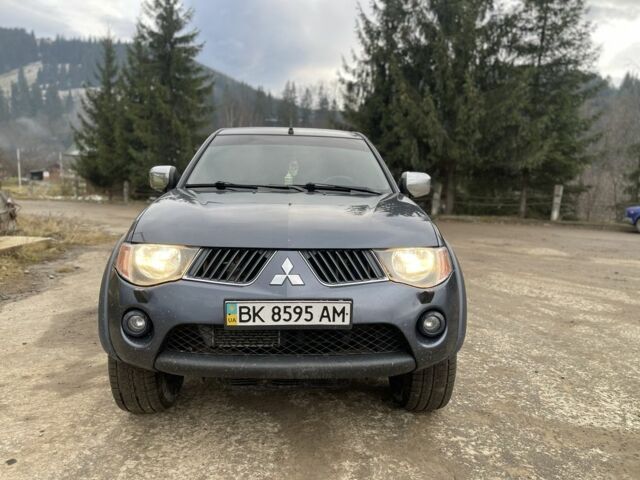 Сірий Міцубісі Л 200, об'ємом двигуна 2.5 л та пробігом 376 тис. км за 12400 $, фото 3 на Automoto.ua