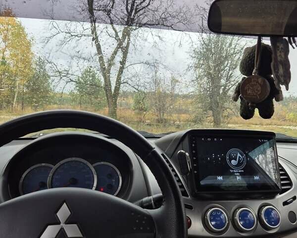 Сірий Міцубісі Л 200, об'ємом двигуна 2.48 л та пробігом 320 тис. км за 17600 $, фото 5 на Automoto.ua