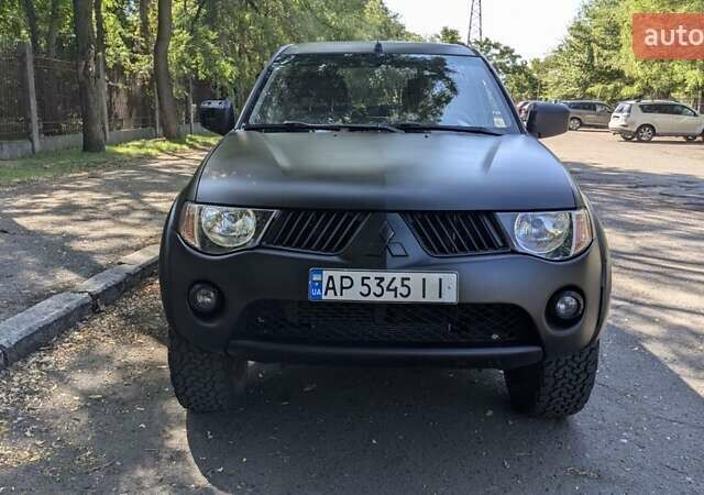 Серый Мицубиси Л 200, объемом двигателя 2.48 л и пробегом 291 тыс. км за 11999 $, фото 9 на Automoto.ua